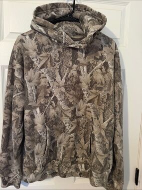 Hollister Men's Camouflage Leaf Print Hoodie in Brown and Tan
